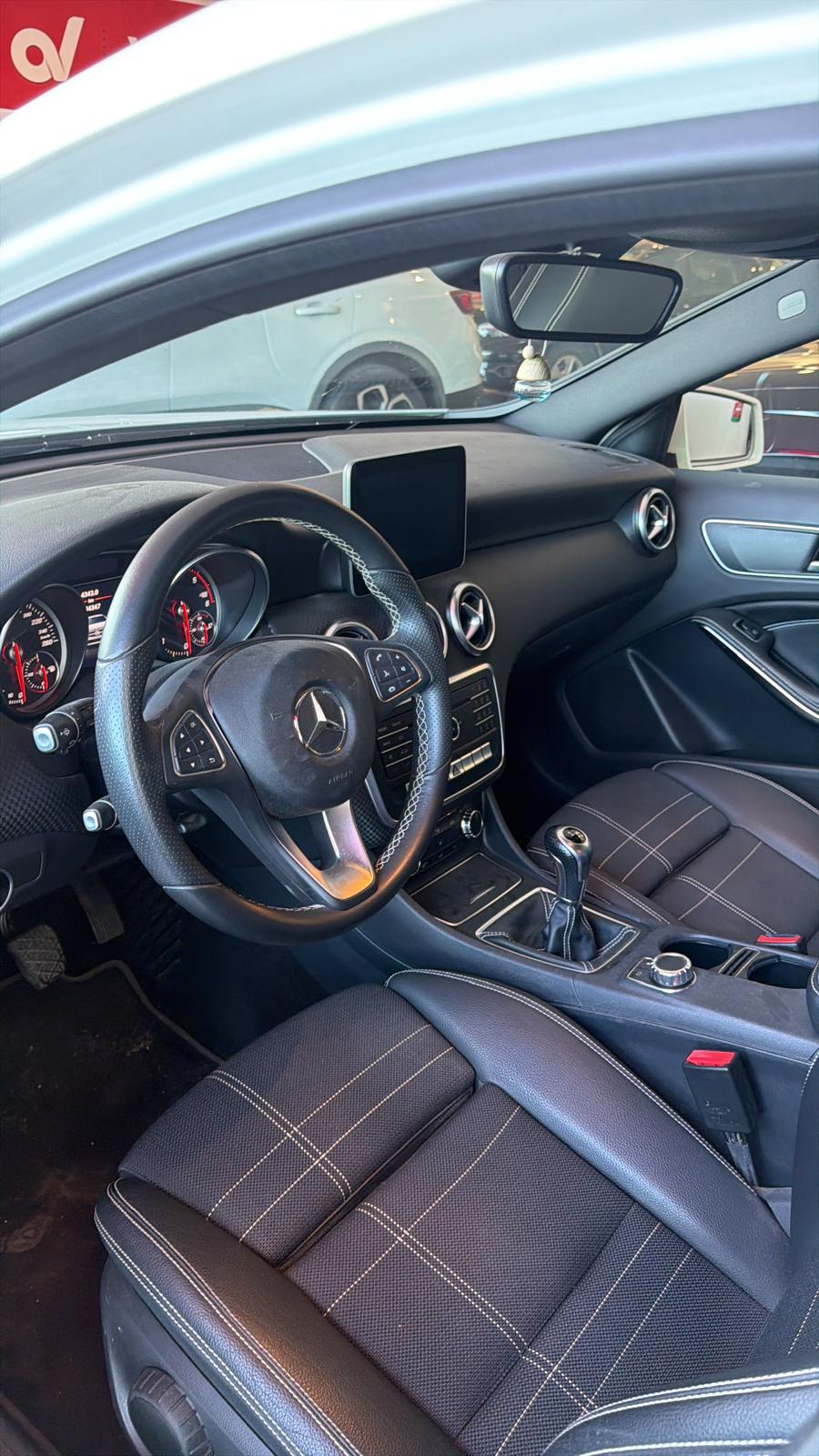 Mercedes Benz Clase A (todo) 200 URBAN 2.1 136CV miniatura 5
